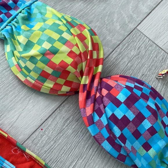 Like new bandeau bikini with removable straps - Picture 3 of 4